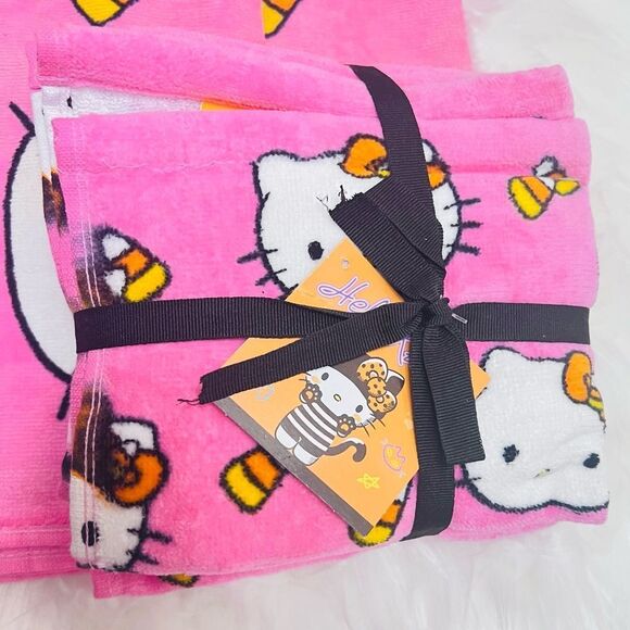 Hello Kitty Towel Set - Picture 2 of 3